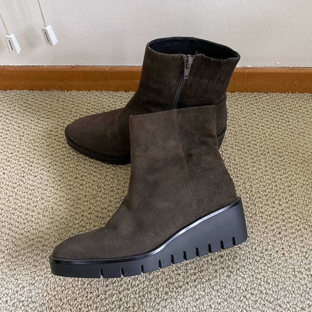 Venilla Suite Wedge Tread Sole Chelsea boots suede